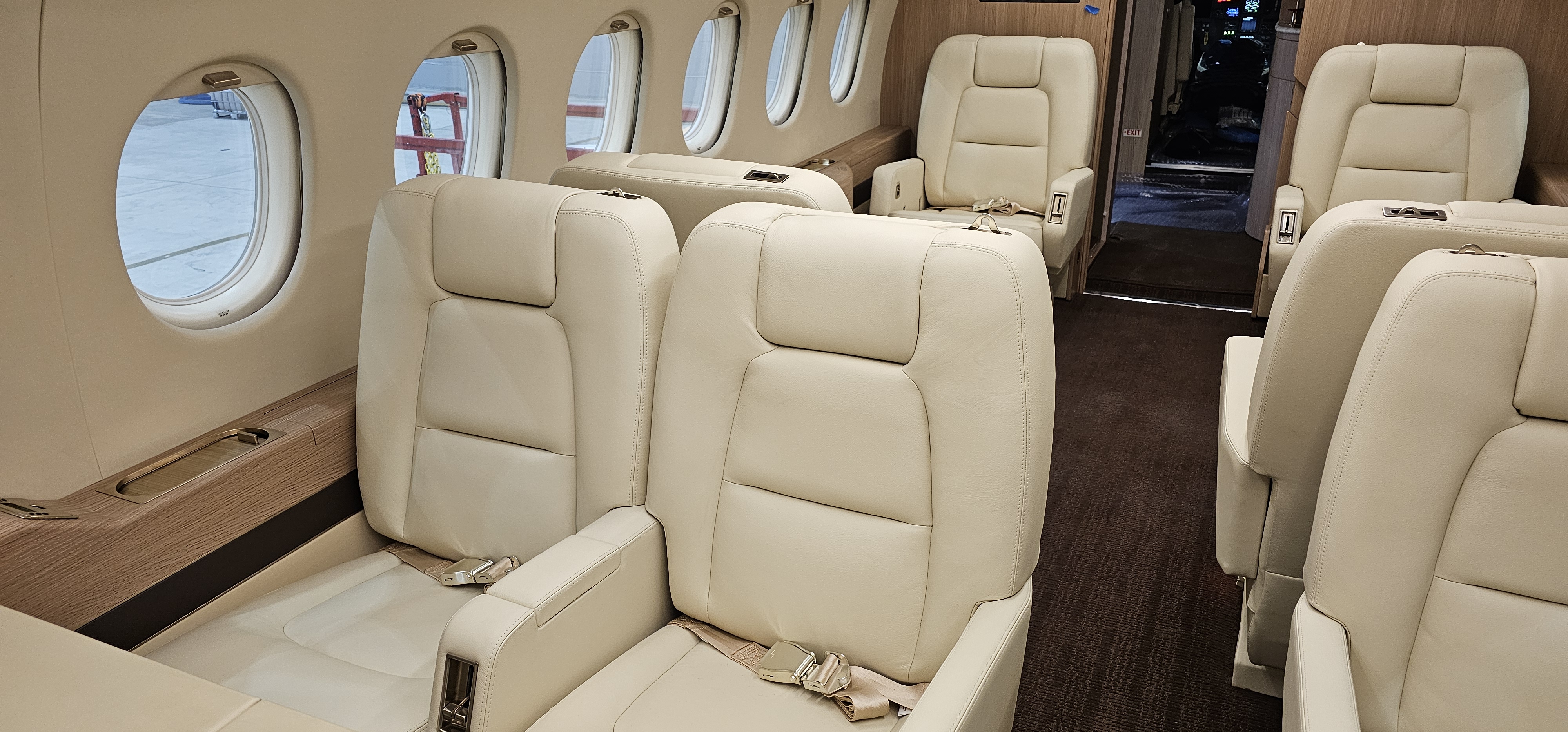 Falcon 2000 cabin seats